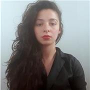 Profesora imparte clases a Primaria